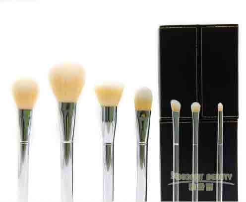 使用唇刷塗口紅，有哪些注意點？