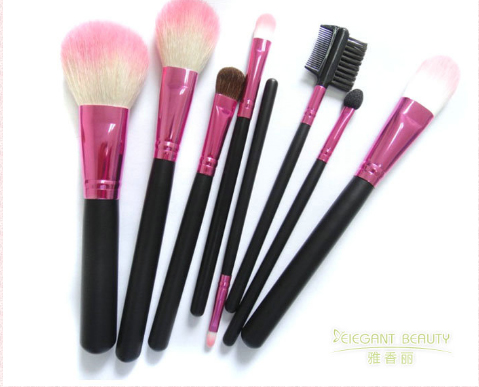 不同類型的粉底刷都有哪些使用方法呢？