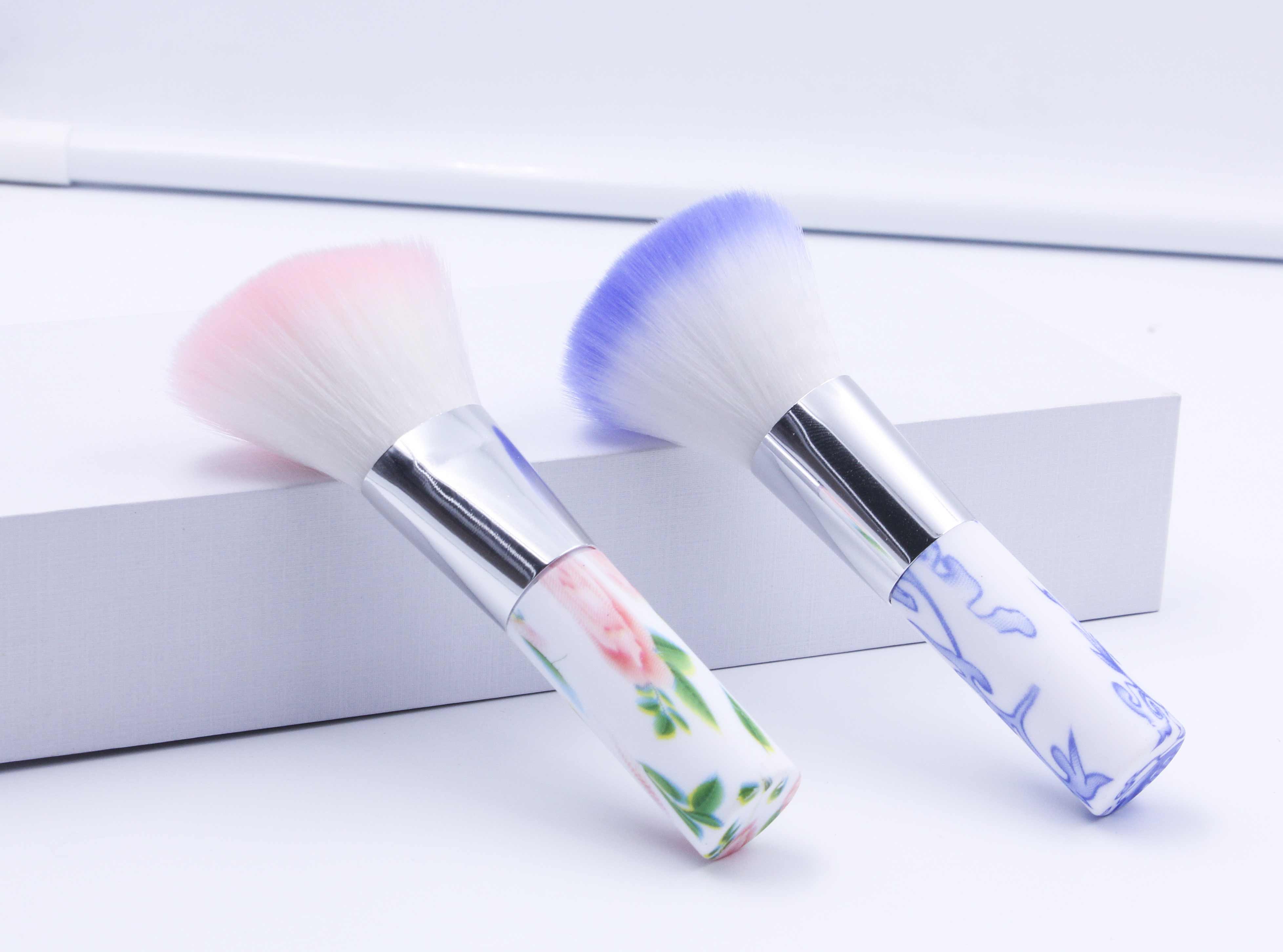 午夜福利视频免费在线观看新風尚：揭秘專業化妝師的必備工具